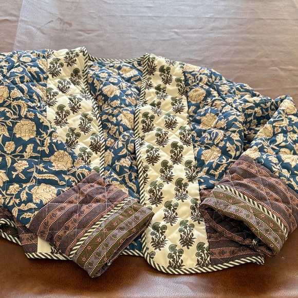 Floral Patterned Cropped Jacket Reversible - Picture 6 of 10